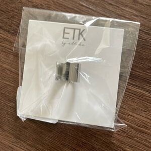 ETK by Ettika Unisex Ring 18K Silver Plated RH 7 NWT